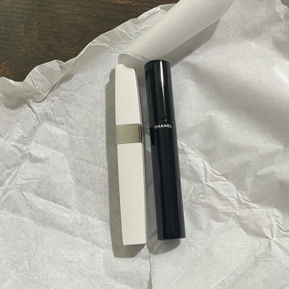 CHANEL Eyes on mascara set. La Base and Le Volume. Mascara and base only.